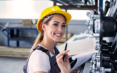 Estudia la ingeniería administrativa en sistemas.